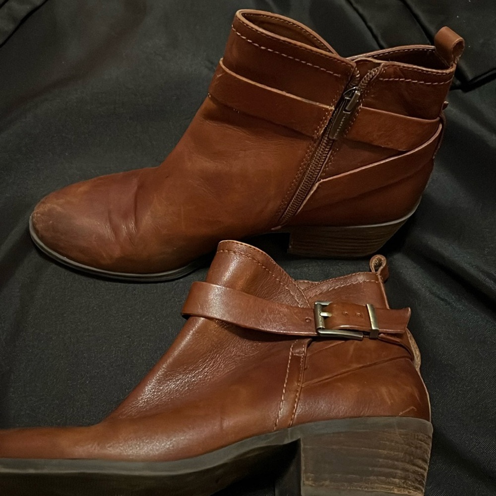 8/12 or 39 Brown Vince Camuto Booties